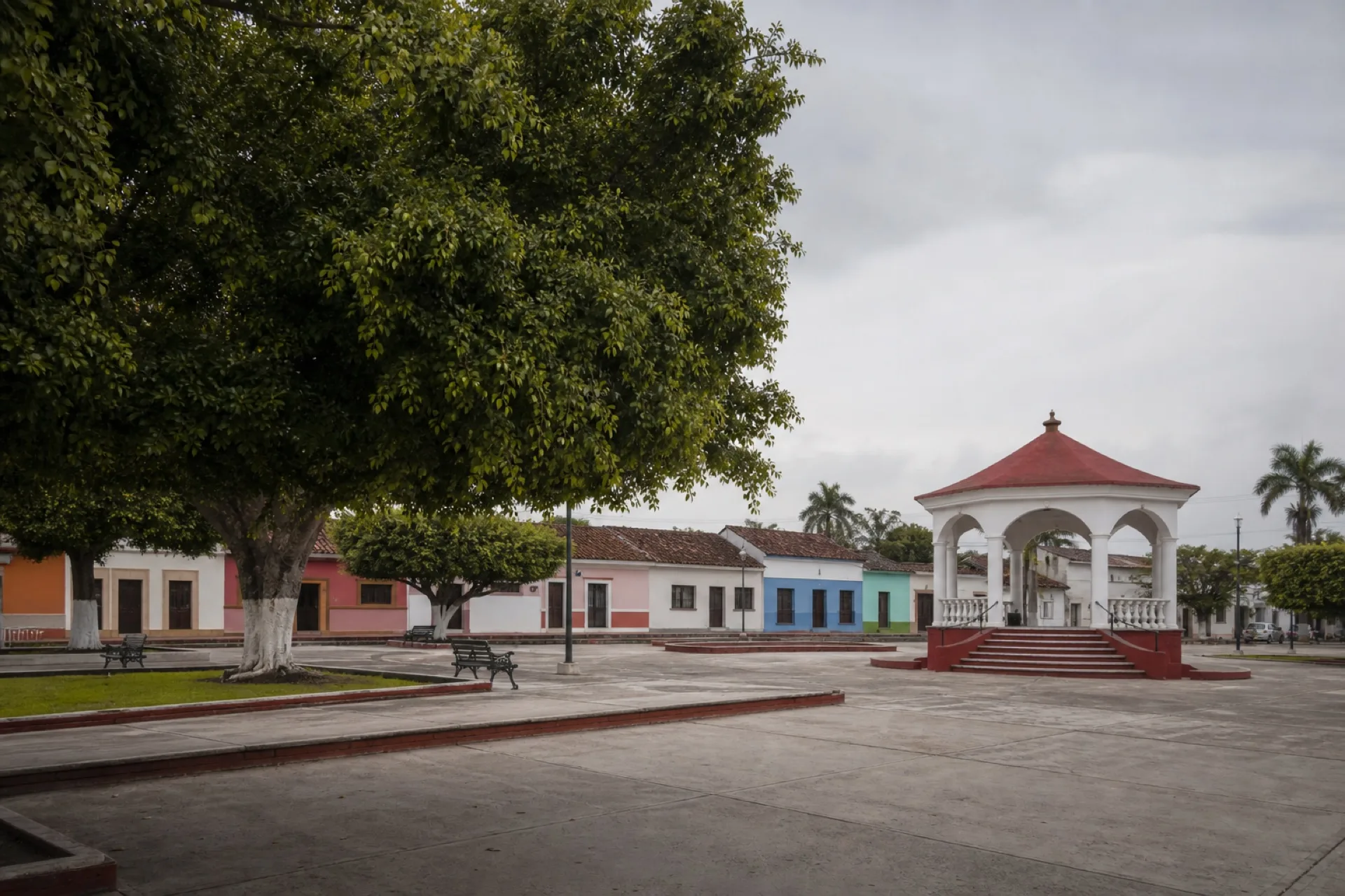 Plaza de Ozuluama de Mascareñas con kiosco y casas bajas.