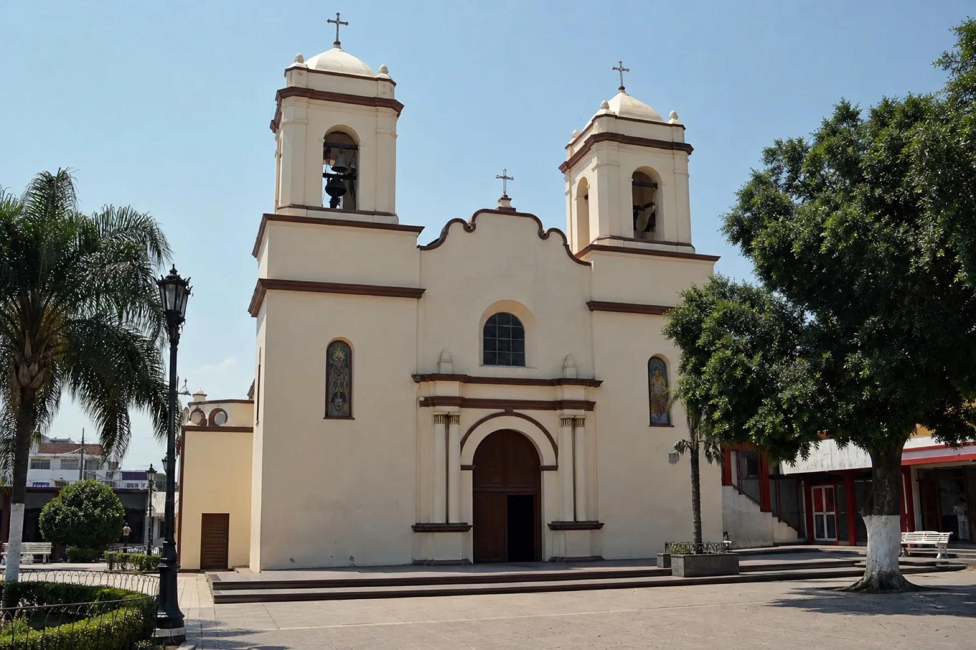 Parroquia de San Juan Bautista frente a la plaza de Martínez.