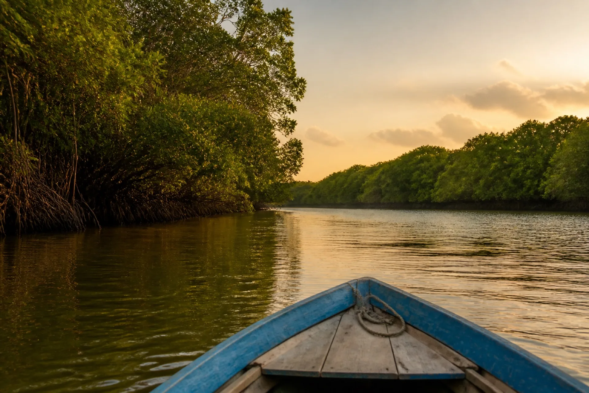 Lancha en el río Tecolutla frente a Gutiérrez Zamora.