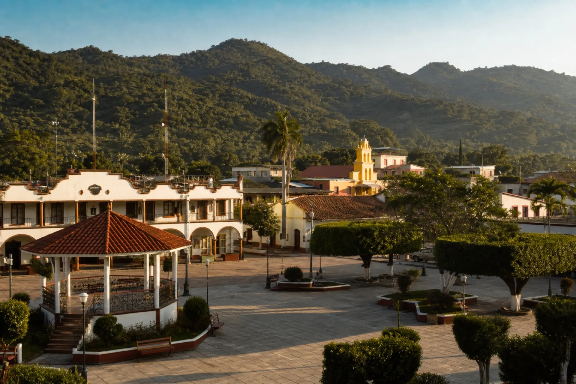 Plaza de Coyutla con kiosco y portales de pueblo.