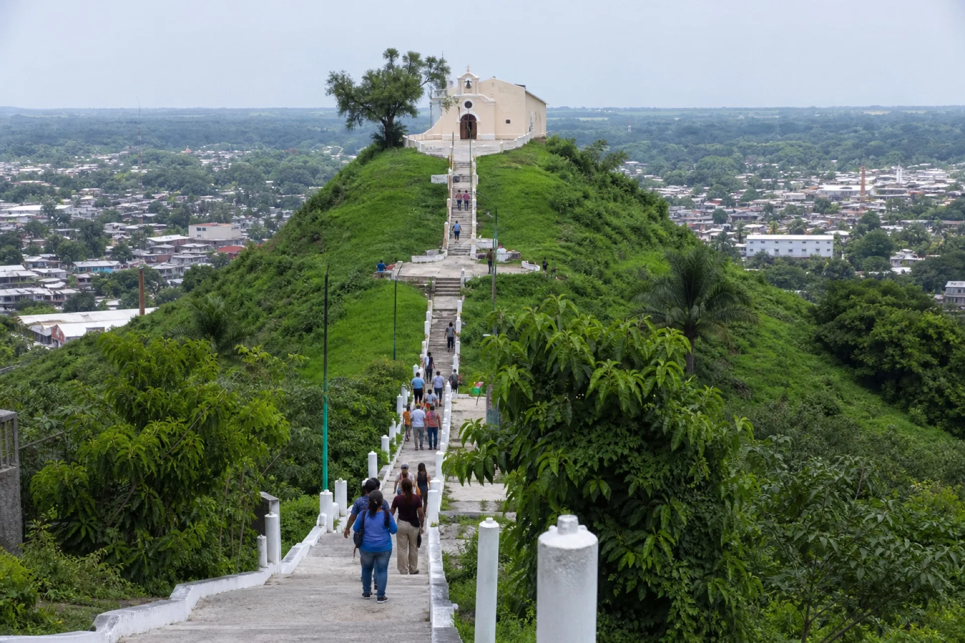 Capilla del Cerrito de Guadalupe sobre un lomerío en Tlapacoyan.