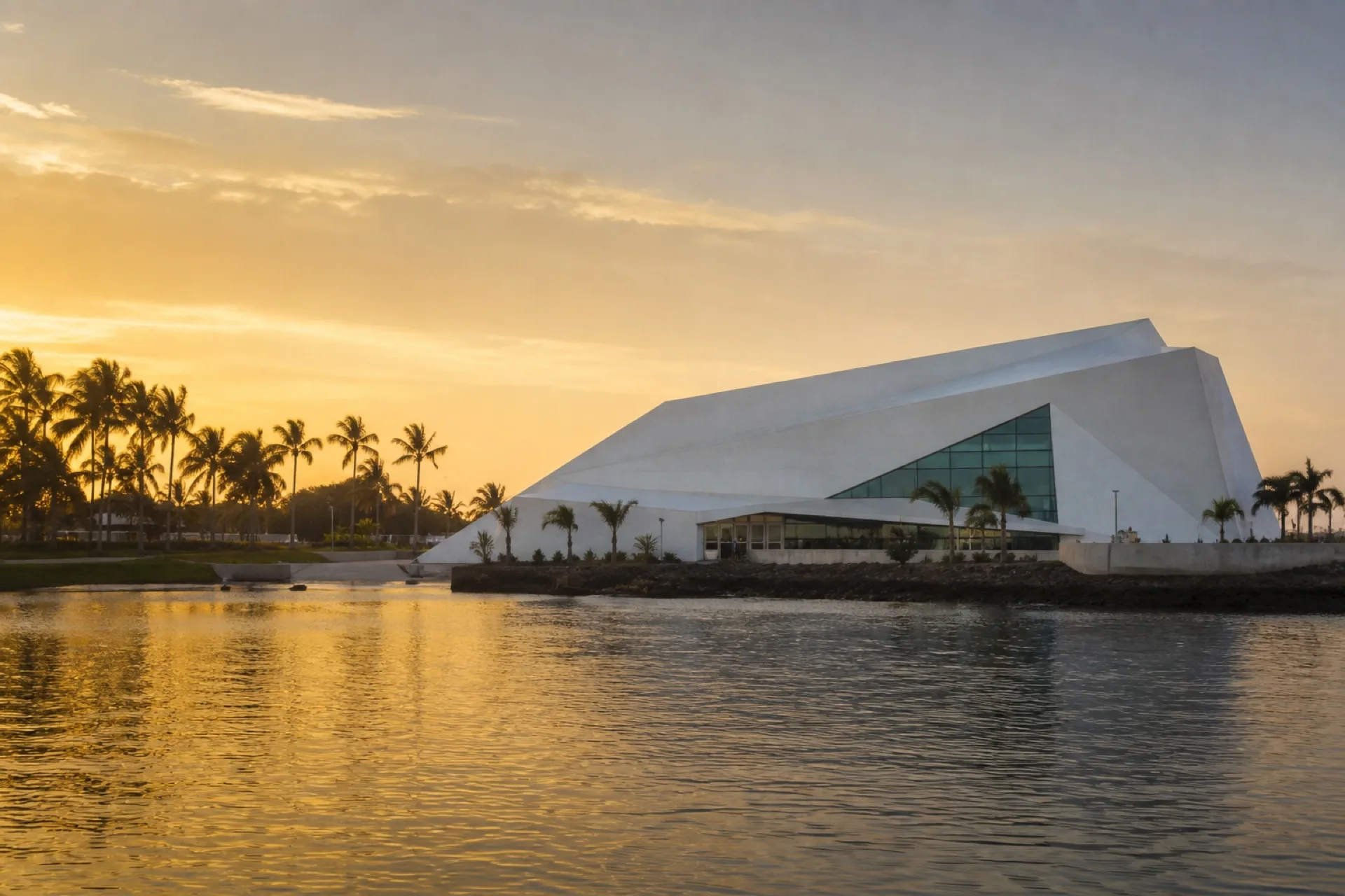Foro Boca en la desembocadura del Jamapa, edificio blanco contemporáneo al atardecer.