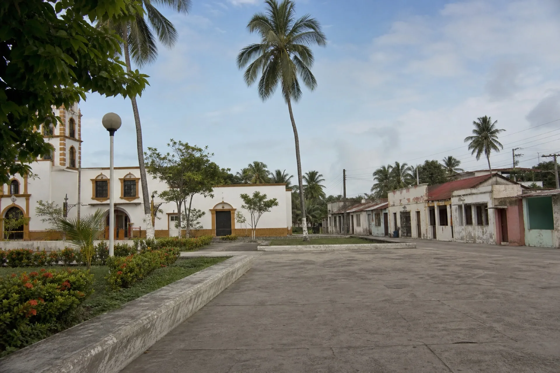 Plaza del centro de Nautla, cabecera costera modesta.