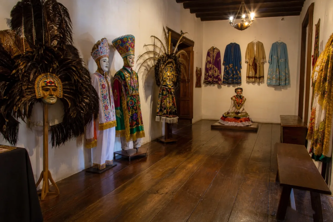 Indumentaria de danza en el Museo del Danzante Xiqueño.