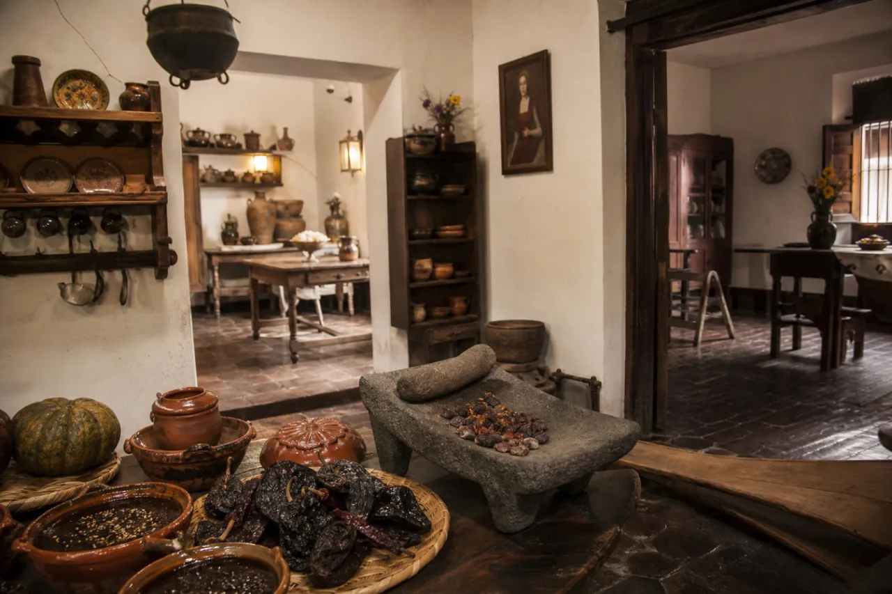 Cazuelas de mole en el Museo del Mole de Coatepec.