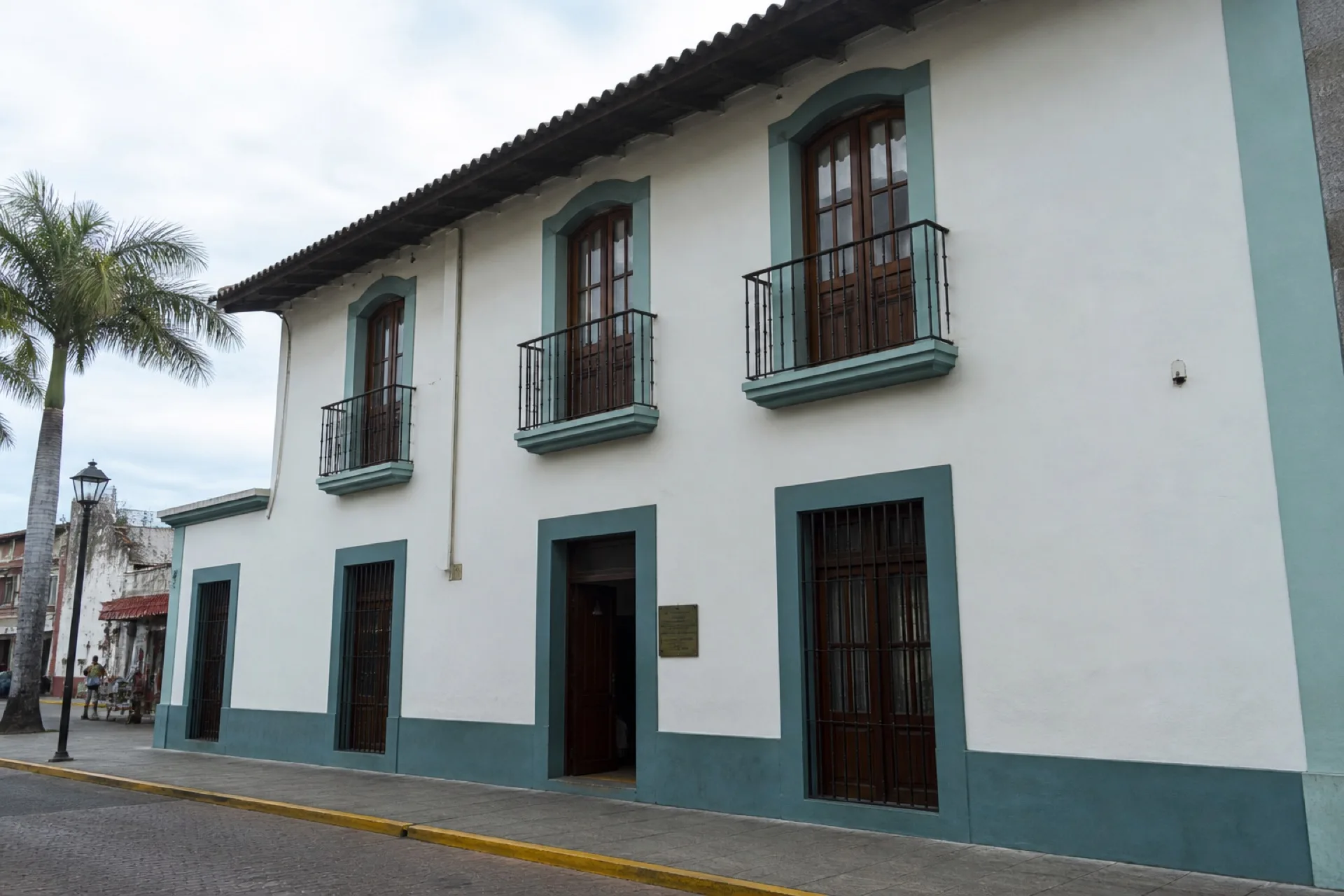 Fachada del Museo de San Rafael en casona de dos pisos.