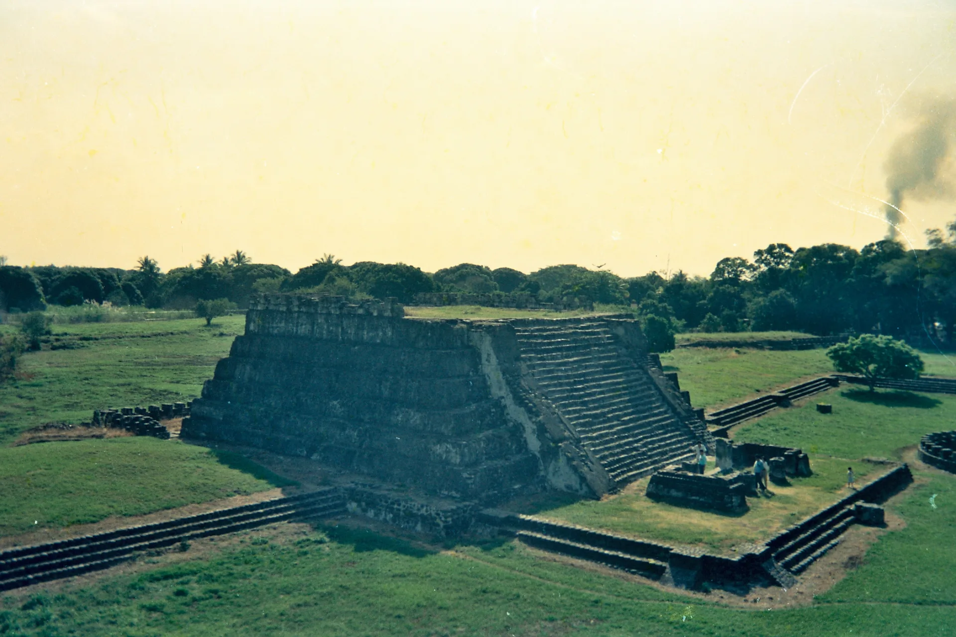 Vista documental del entorno histórico de Cempoala.