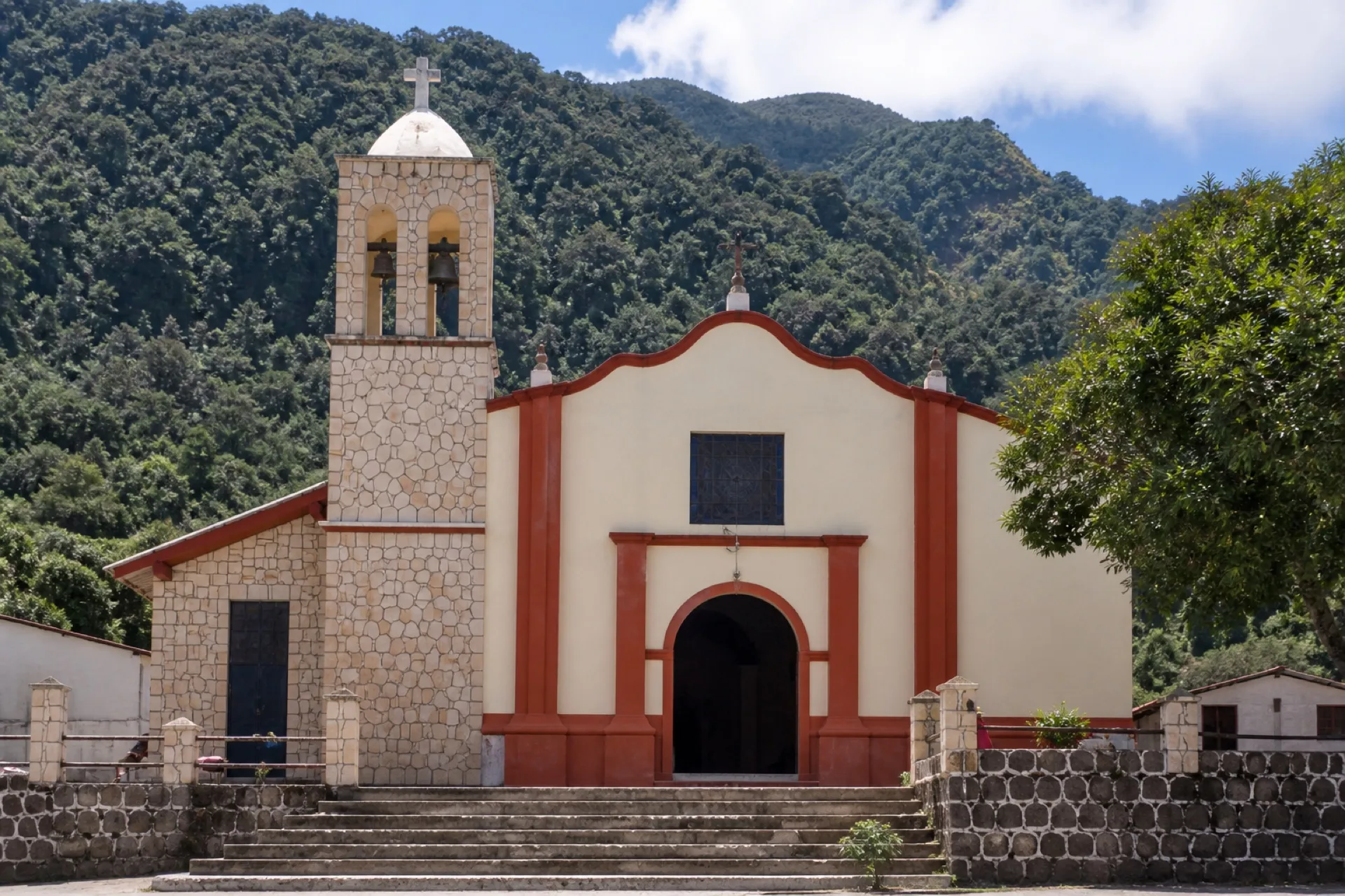 Parroquia de Santiago Apostol en Tehuipango, Veracruz.