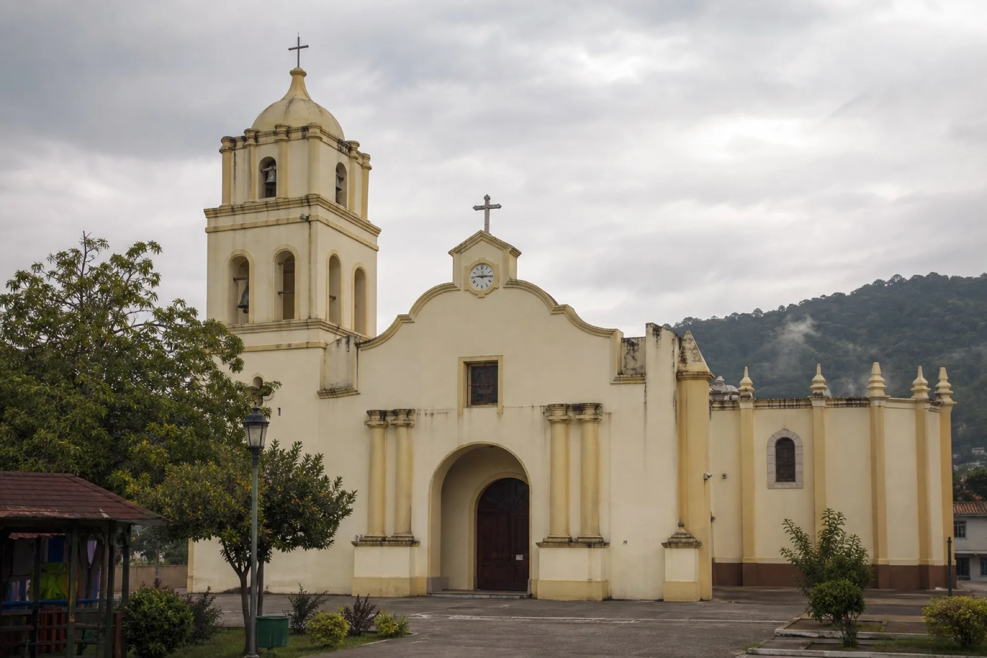 Fachada de la parroquia de la Asunción en Tlapacoyan.