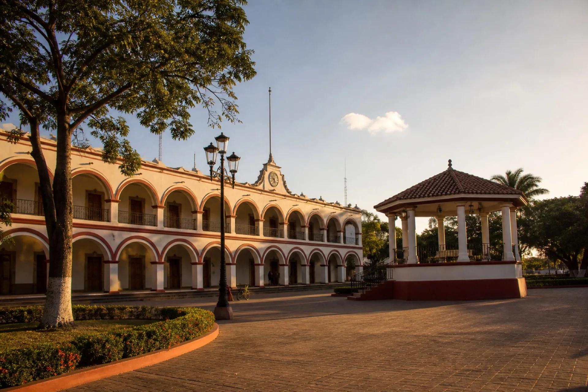 Palacio Municipal y Plaza de Armas de Cosamaloapan.