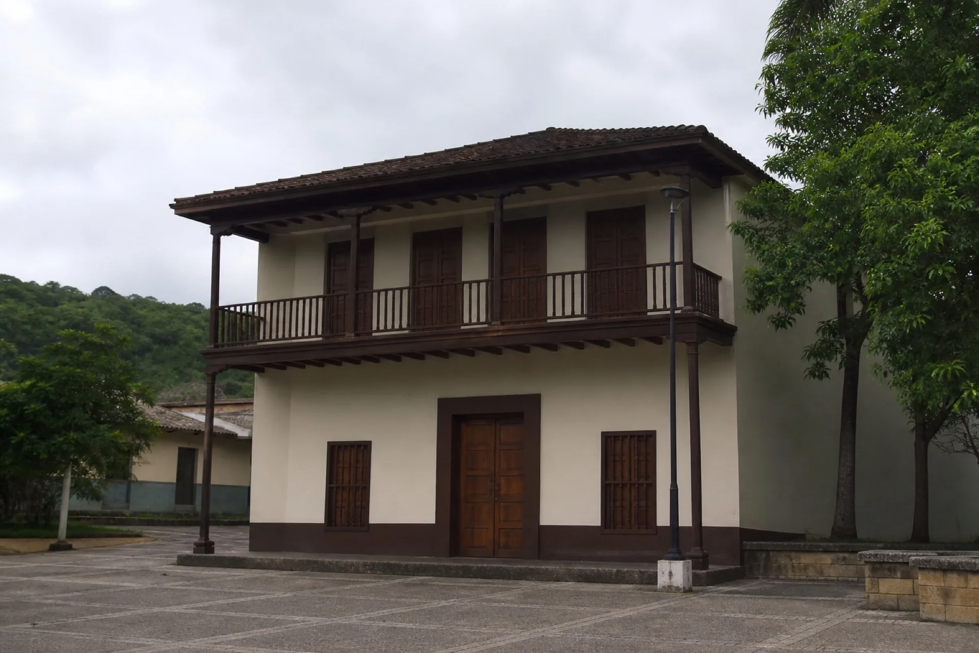 Casa de Cultura de Tantoyuca, casona de dos pisos en plaza.