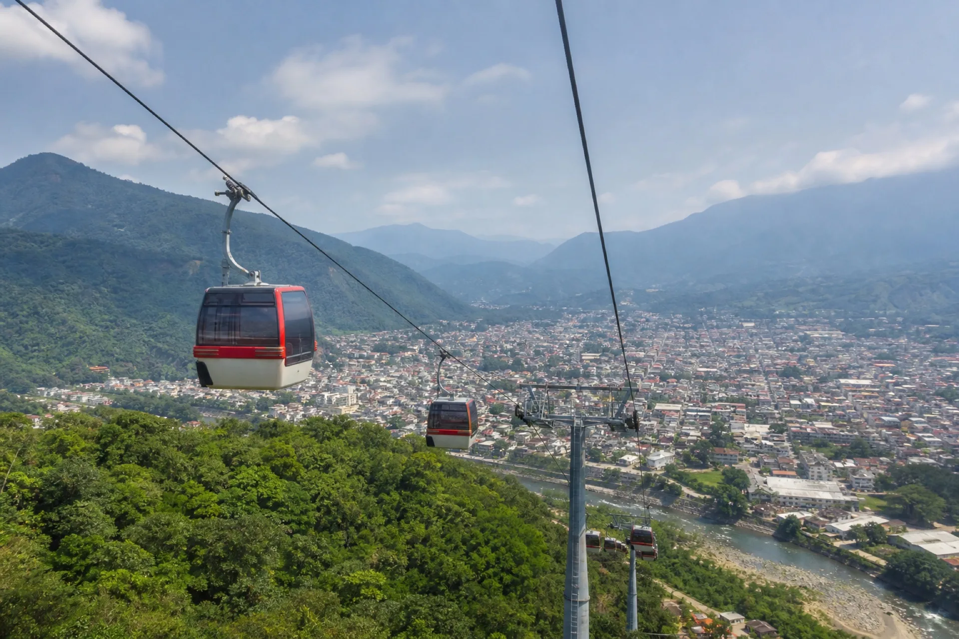 Teleférico de Orizaba ascendiendo al Cerro del Borrego.