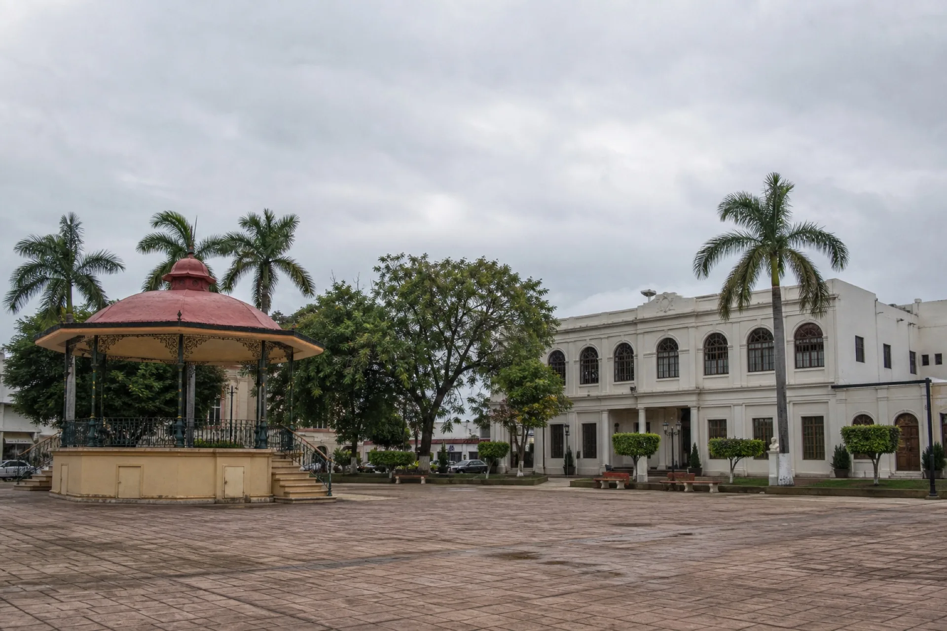 Plaza y Casa de Cultura en el centro de Pánuco.