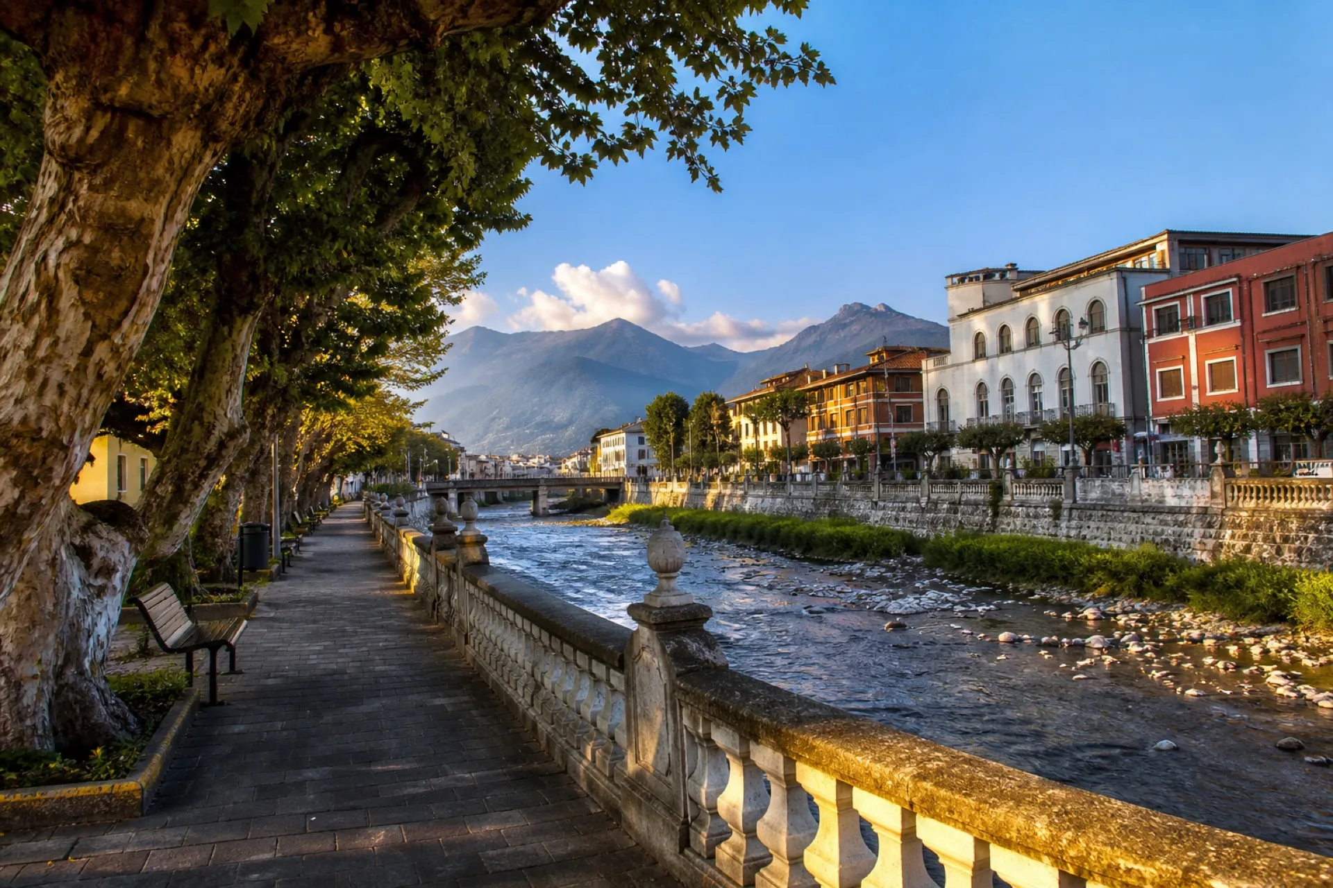 Paseo del Río en Orizaba junto al cauce urbano.