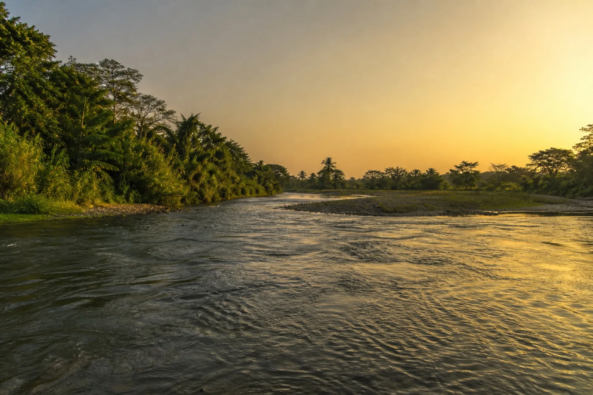 Río Tecolutla a su paso por Espinal, cauce ancho.