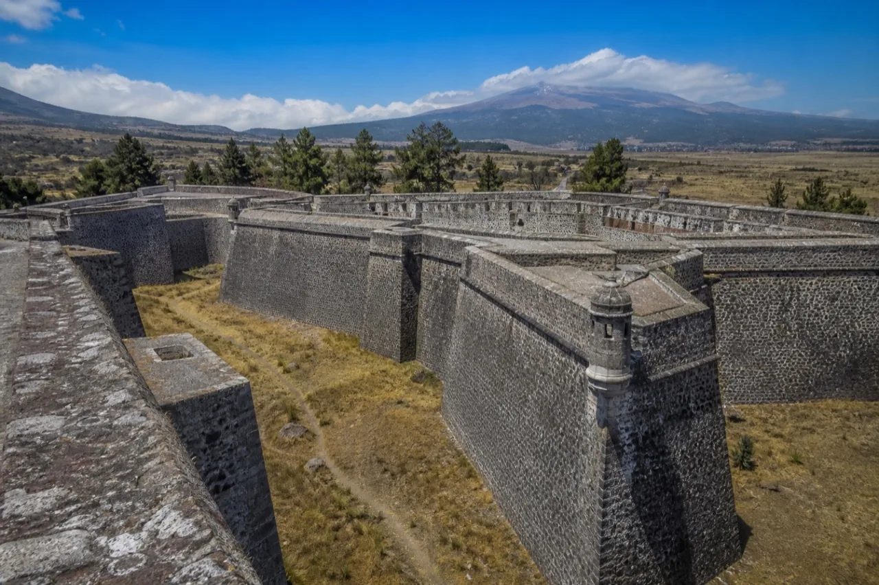 Fortaleza de San Carlos en Perote, muros de piedra volcánica.