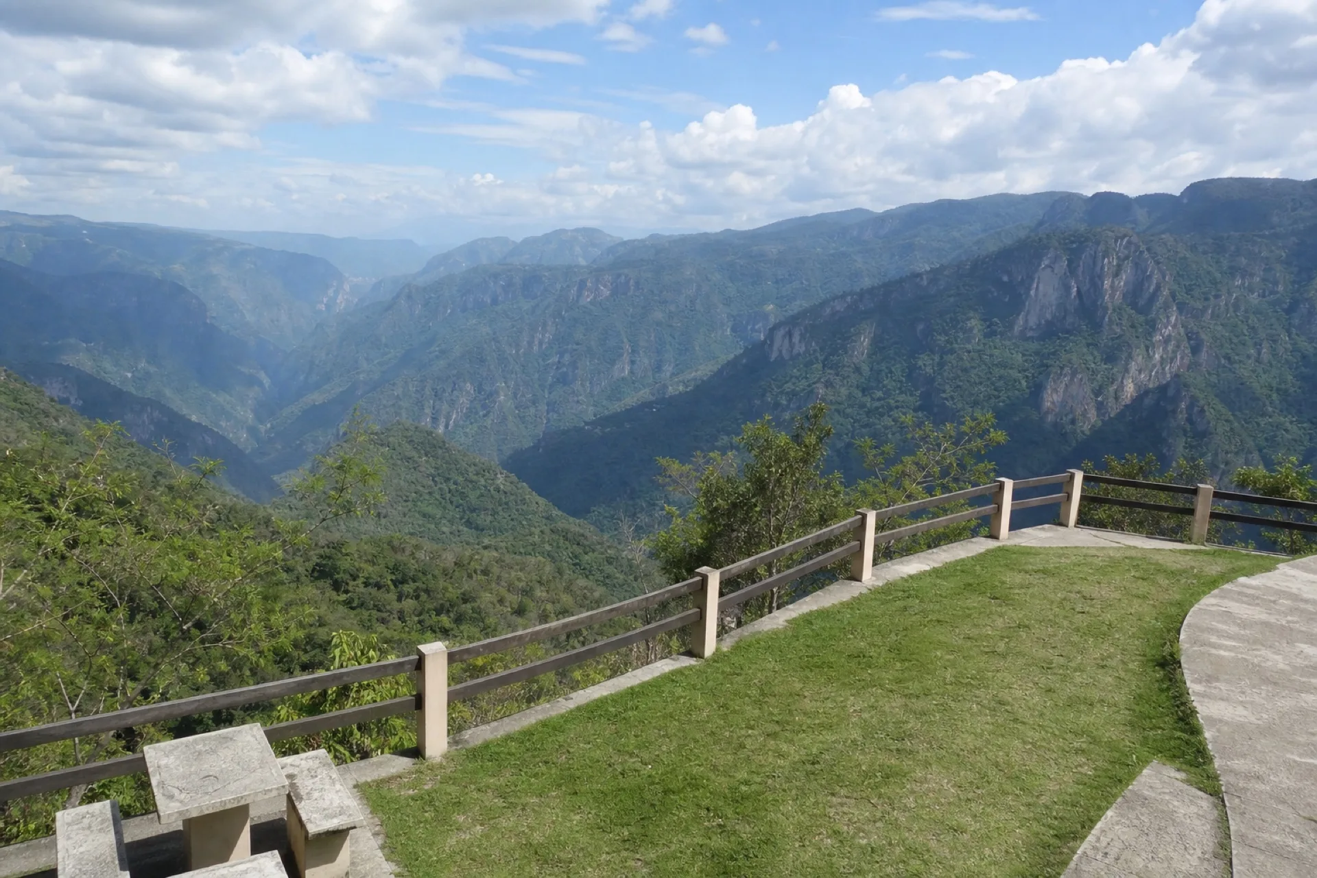 Mirador de Buenavista sobre el canon en Soledad Atzompa.