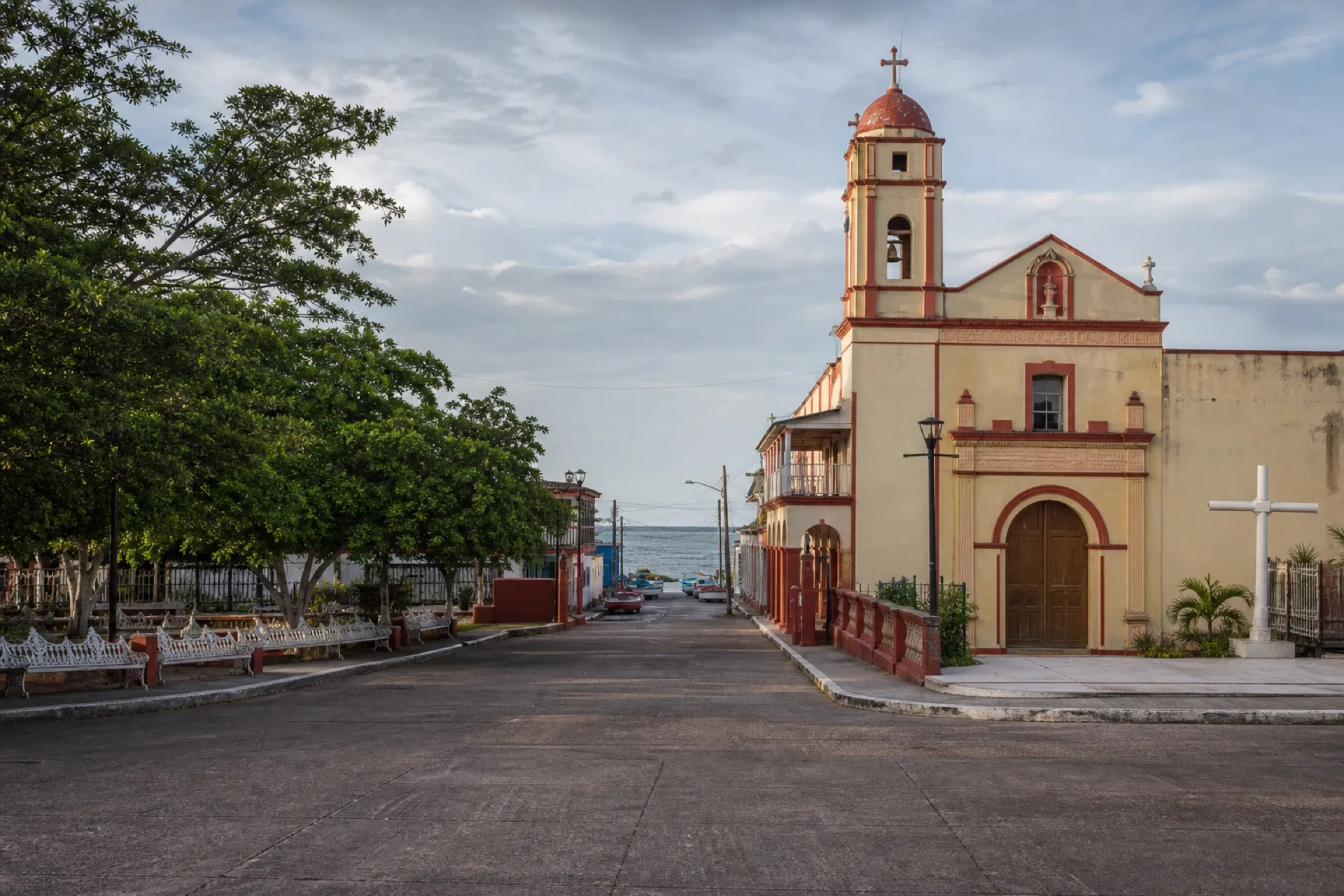 Plaza y parroquia de Tamiahua, pueblo lagunero.