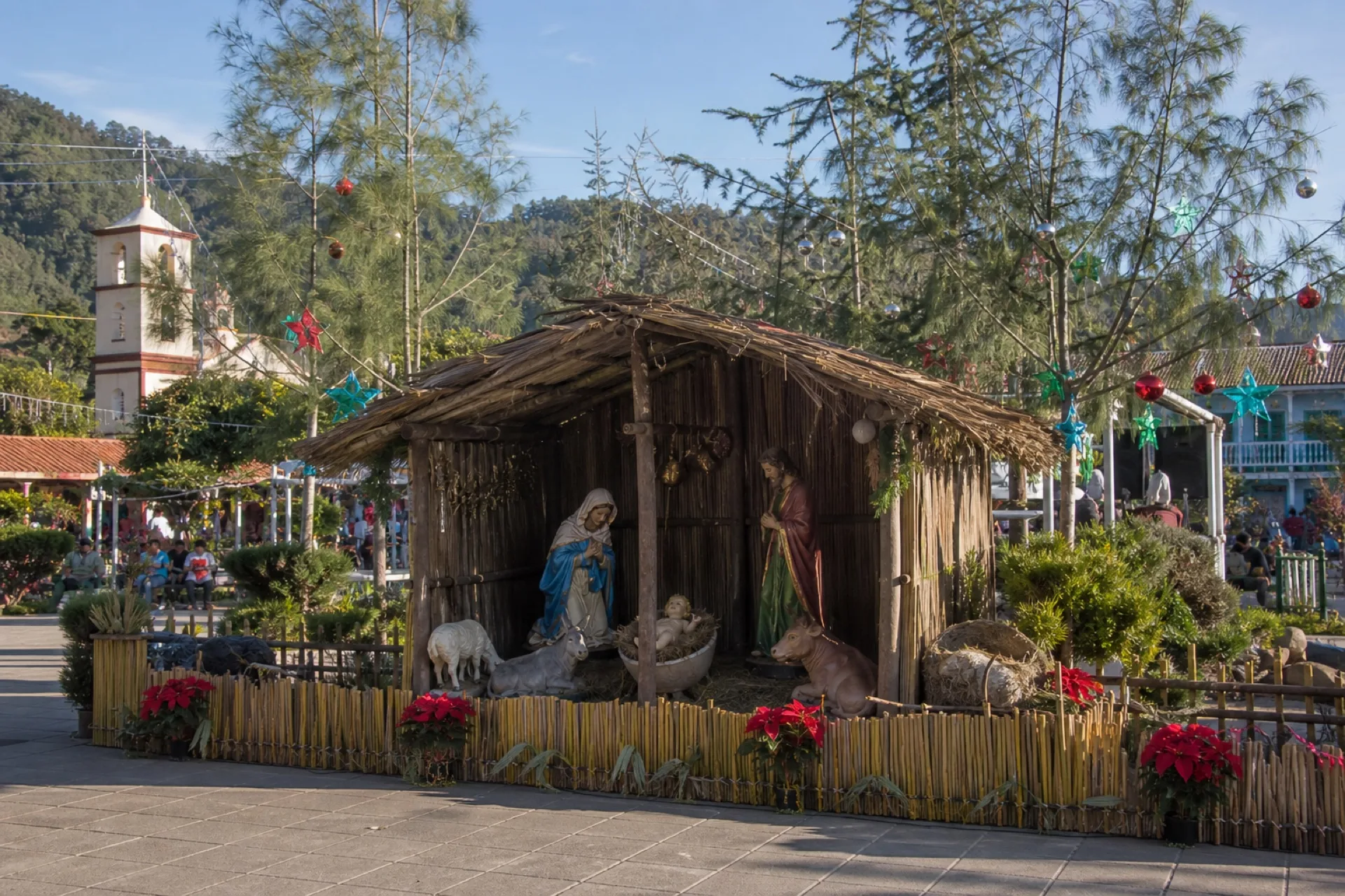 Nacimiento de Navidad en la plaza de Tehuipango.