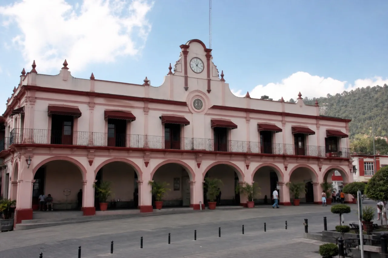 Palacio Municipal de Altotonga con portales.