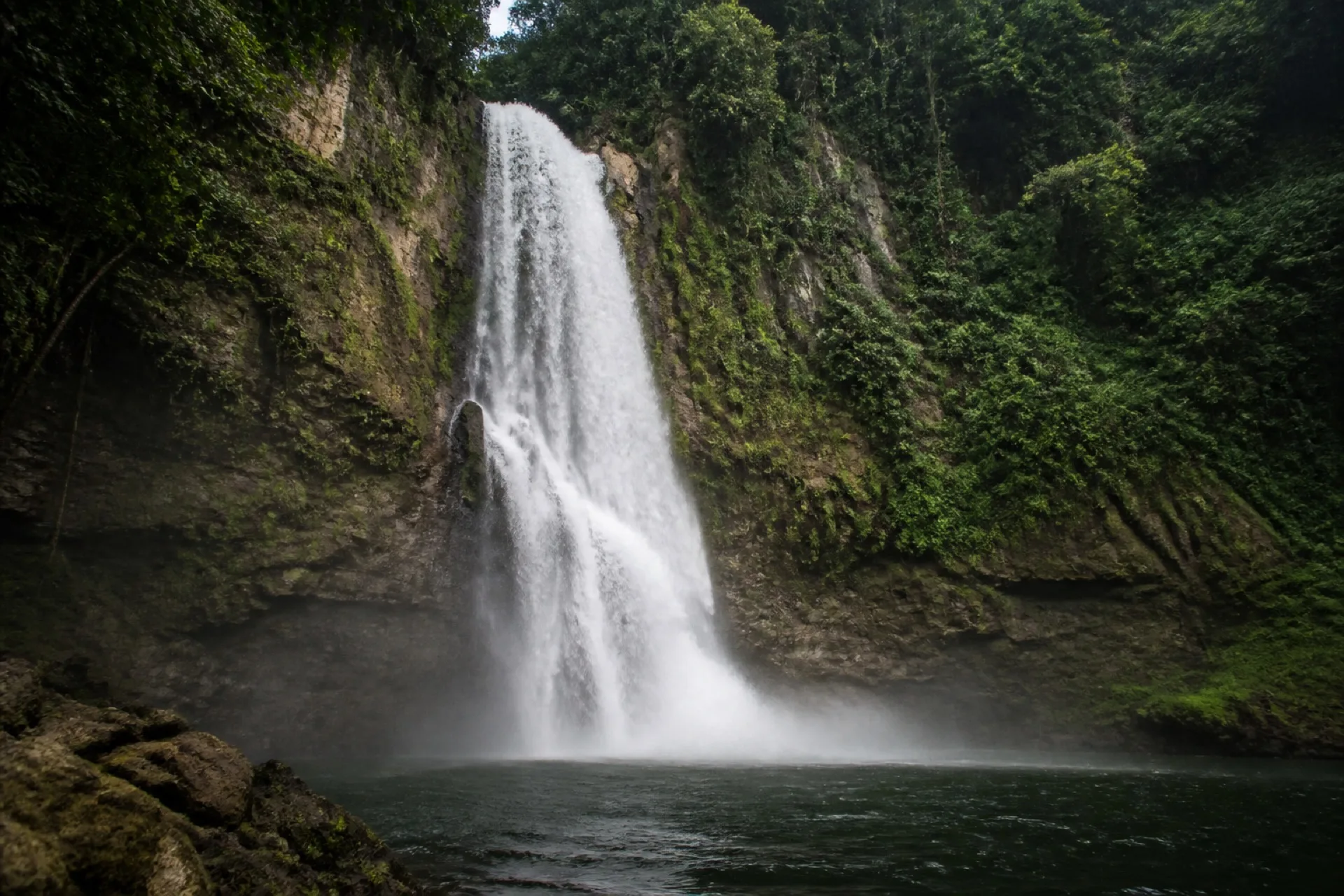 Cascada del Diablo, salto de agua en sierra totonaca.